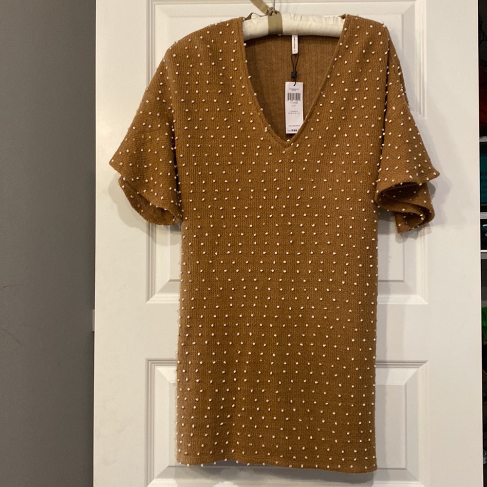 NWT⚡️ BCBG -Caramel/Tan Dress w/ Flutter Sleeves -SIZE: Small-cream PolkaDots👗